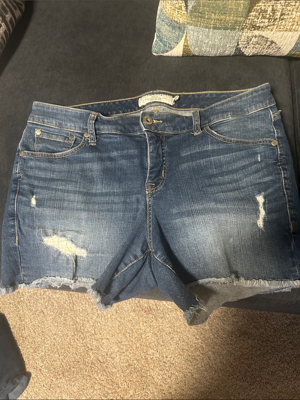 Torrid mid-rise ladies Jean shorts size 12